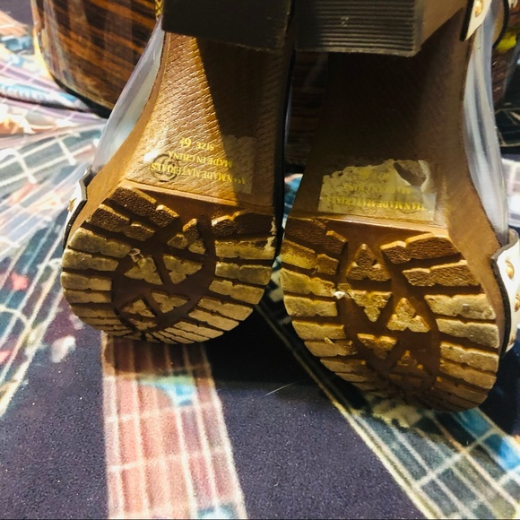 🌺Natures Breeze White Platform Decorative Heels! - Picture 9 of 16